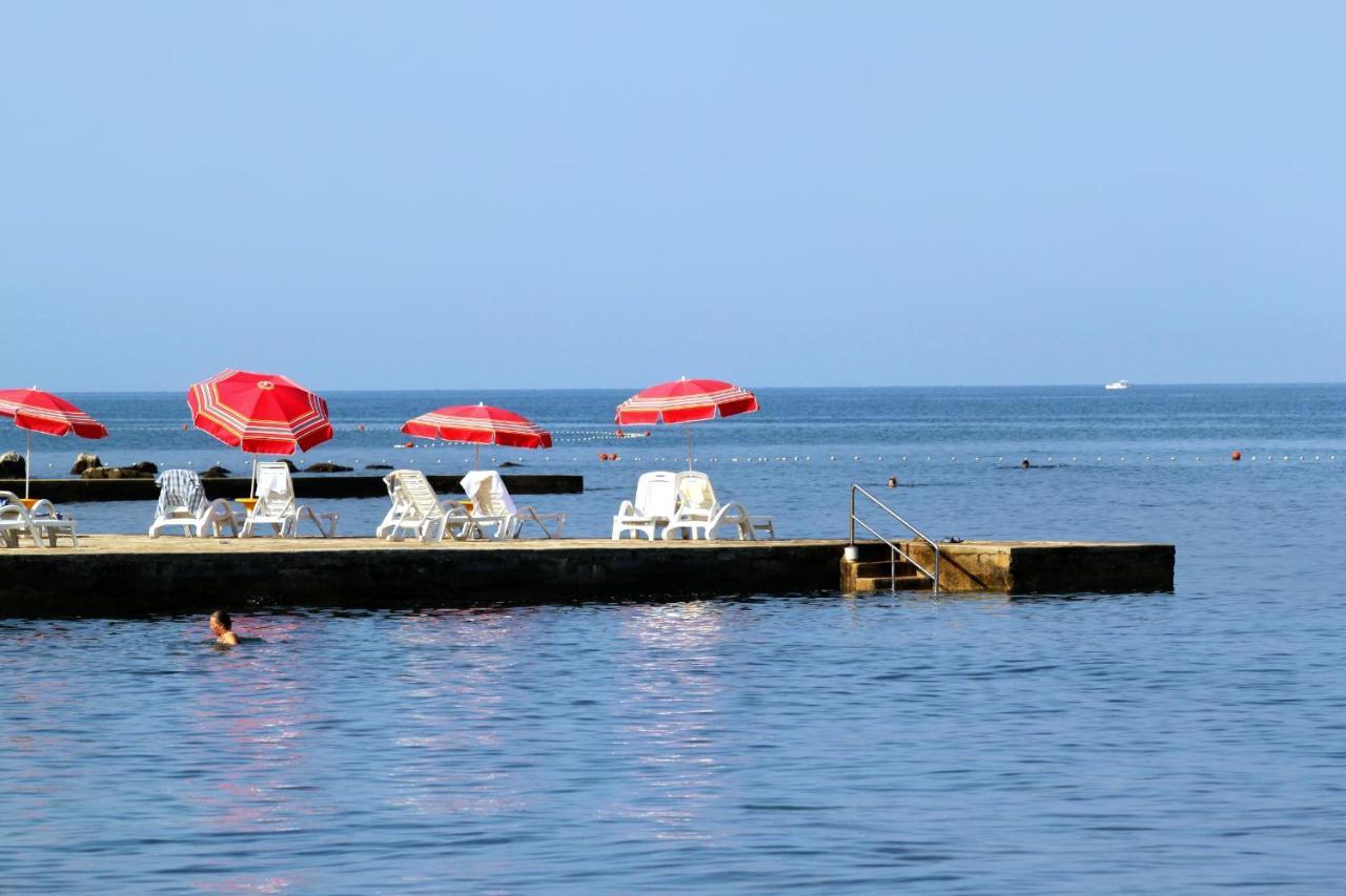 Apartments With A Parking Space Umag - 7666 ภายนอก รูปภาพ