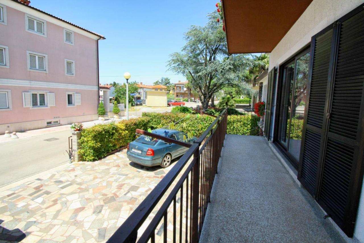 Apartments With A Parking Space Umag - 7666 ภายนอก รูปภาพ