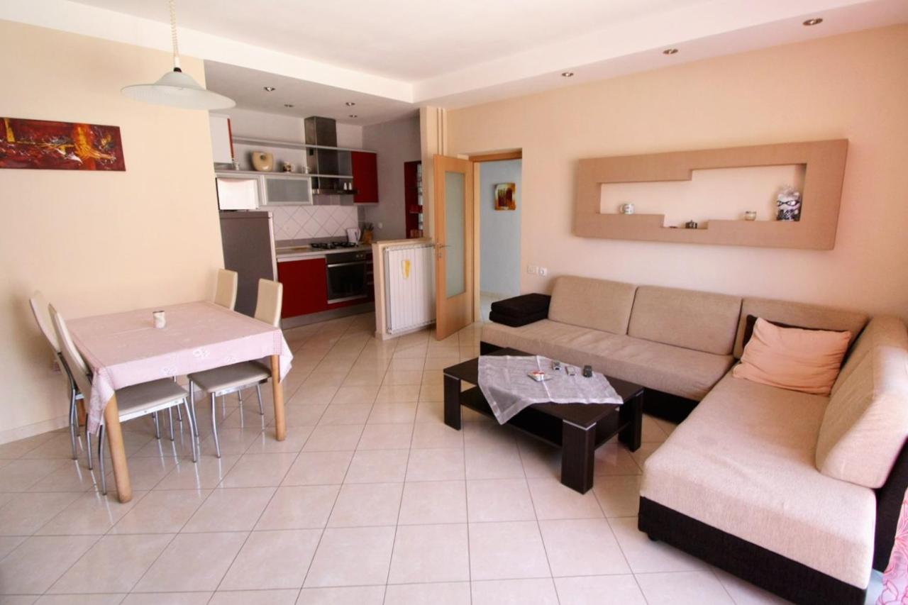 Apartments With A Parking Space Umag - 7666 ภายนอก รูปภาพ